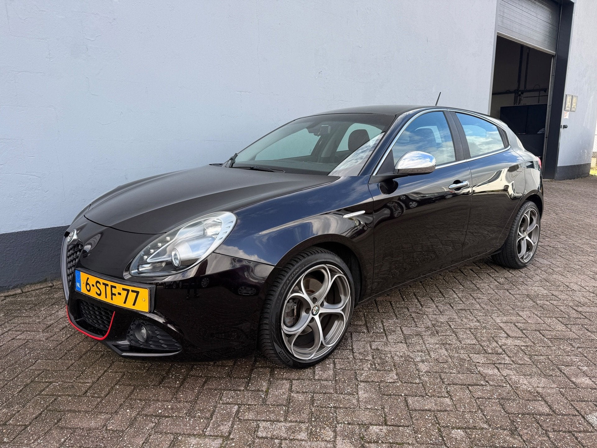Alfa Romeo Giulietta 1.4 T Distinctive Automaat - Leder Inte, Auto's, Euro 5, 4 cilinders, Zwart, Bedrijf