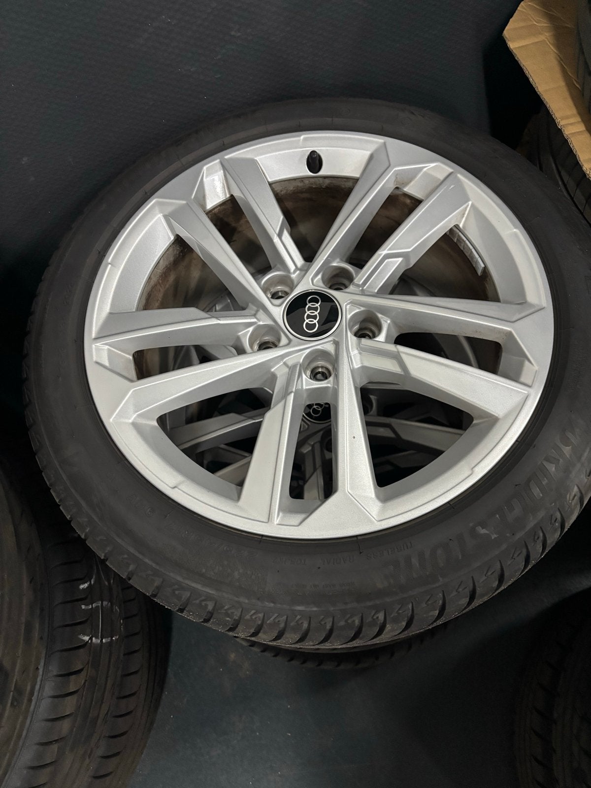 Audi 17 inch velgen met Bridgestone zomerbanden, Auto-onderdelen, Banden en Velgen, Ophalen, Gebruikt, Banden en Velgen, 17 inch