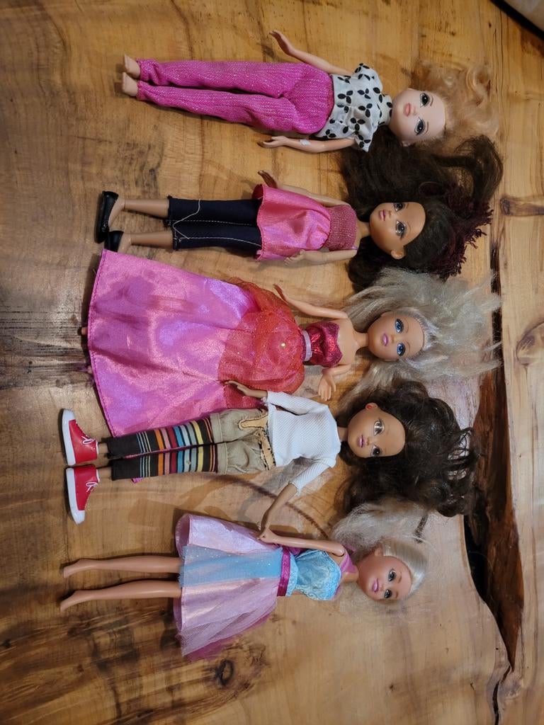 Verschillende bratz poppen met verschillende kleding, Ophalen of Verzenden, Babypop