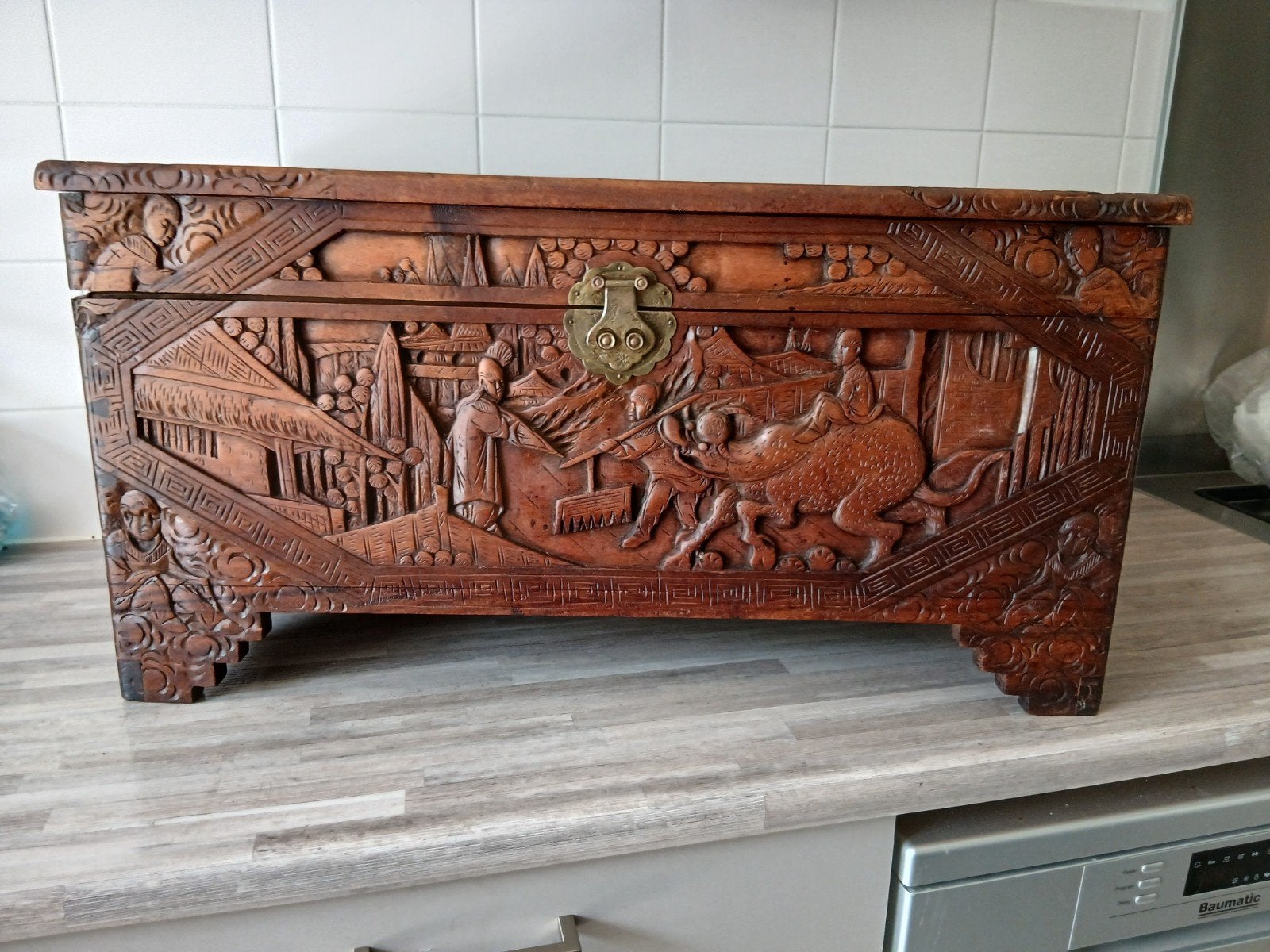 Antieke Chinese Camphorwood Kist - Handgesneden, Antiek en Kunst, Ophalen of Verzenden