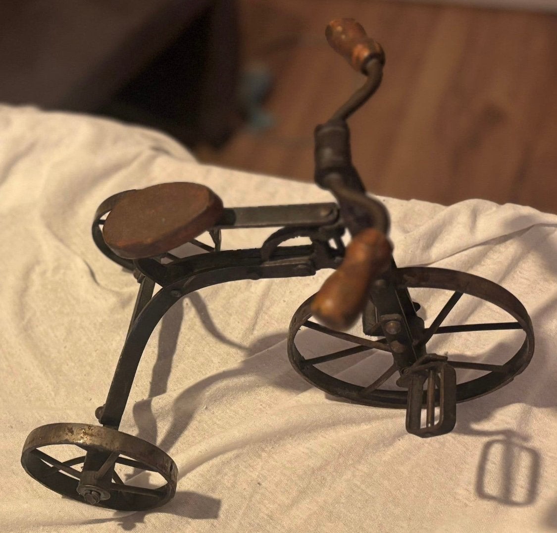 Leuke vintage miniatuur driewieler van metaal en hout., Ophalen of Verzenden