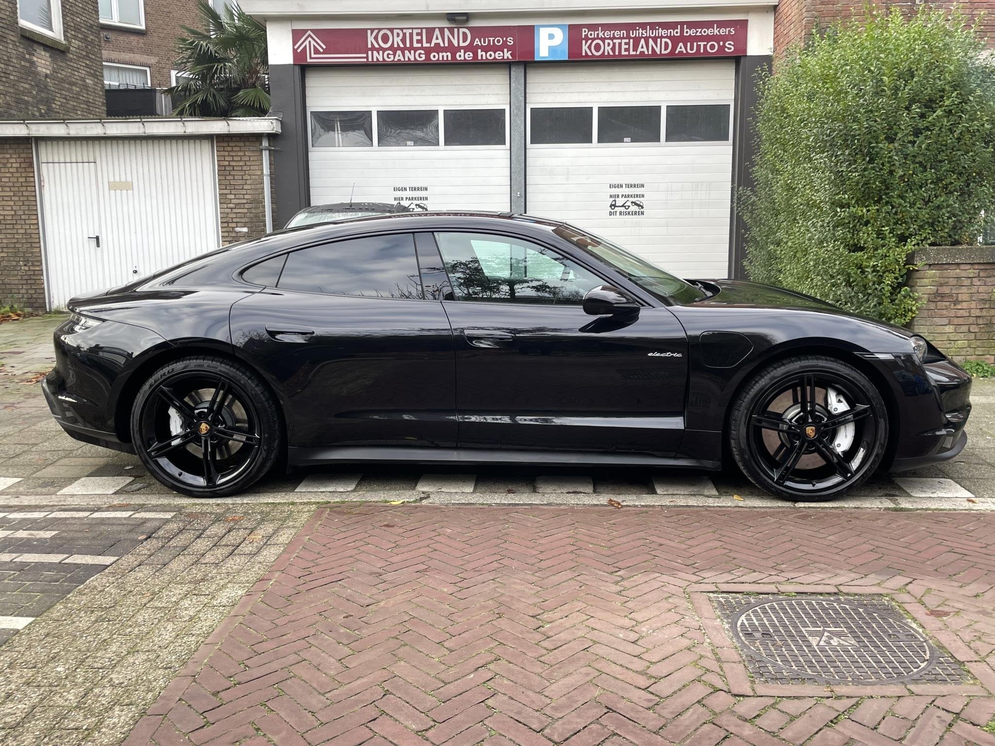 Porsche Taycan Performance 84 kWh l 21 inch l Apple Carplay, Auto's, Achterwielaandrijving, Gebruikt, Met garantie (alle), 4 stoelen