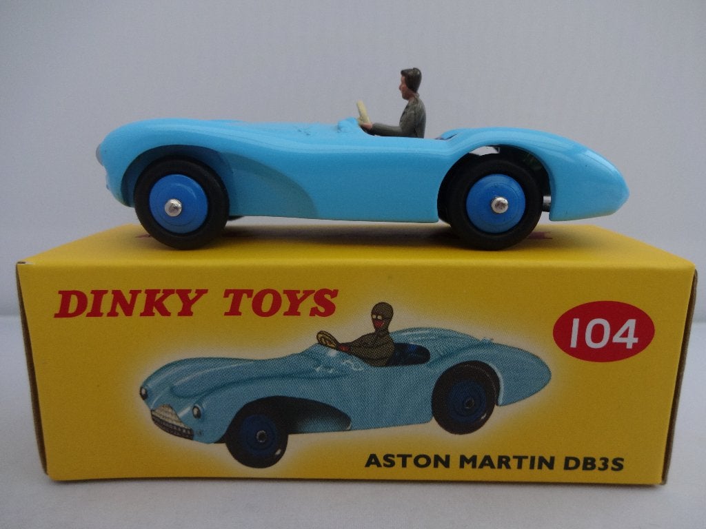 Aston Martin DB3S blauw met chauffeur nr: 104 Dinky Toys, Hobby en Vrije tijd, Ophalen of Verzenden, Nieuw, Auto, Dinky Toys