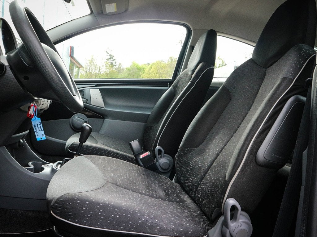 Peugeot 107 1.0-12V Millesim 200 | Airco | Toerenteller | Ce, Auto's, Voorwielaandrijving, Euro 5, Stof, Gebruikt