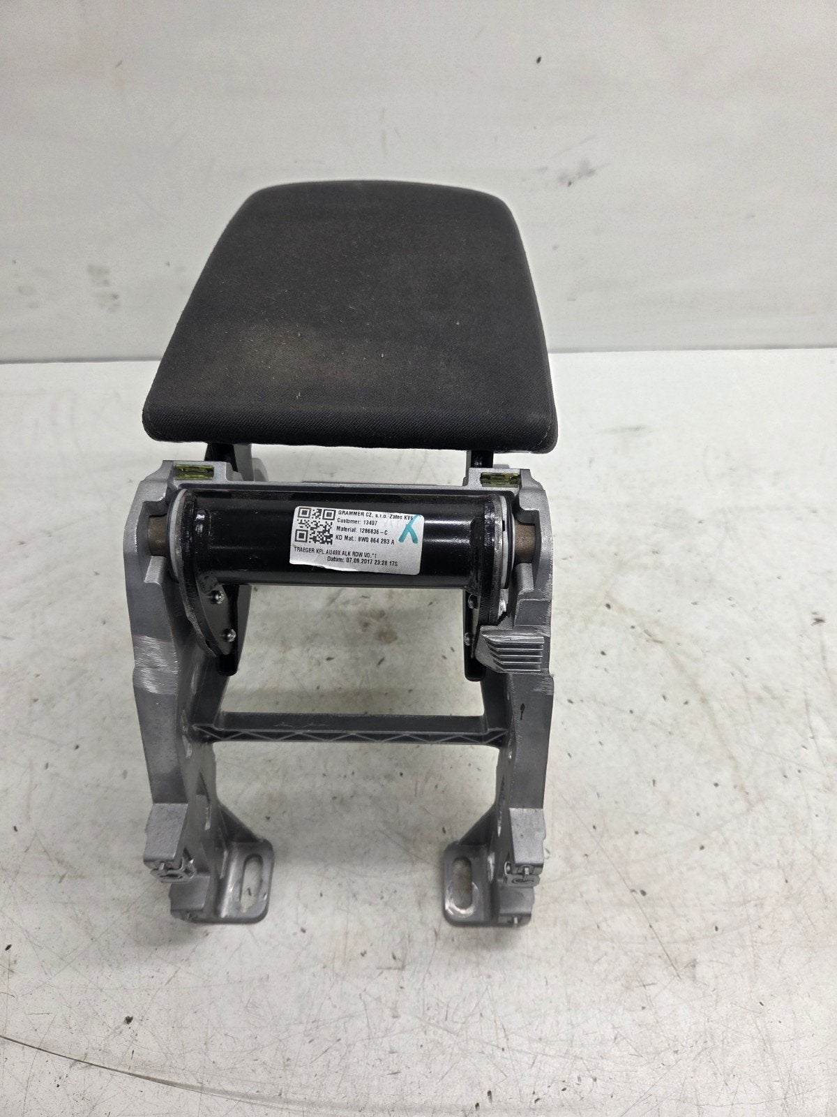 Armsteun stof Audi A4 B9 2021 - Origineel onderdeel, Ophalen of Verzenden