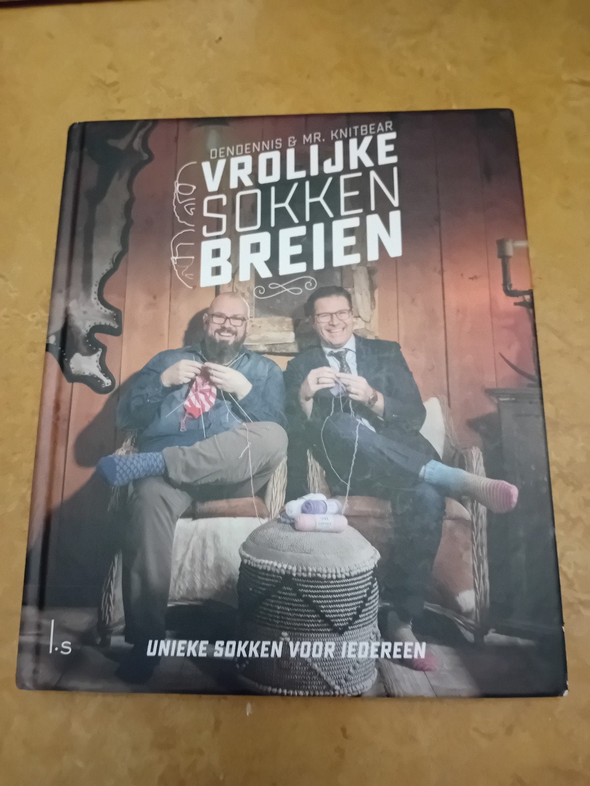 Vrolijke Sokken Breien - D&D en Mr. Knitbear, Boeken, Hobby en Vrije tijd, Ophalen of Verzenden, Gelezen, Breien en Haken, Dendennis & Mr. Knitbear