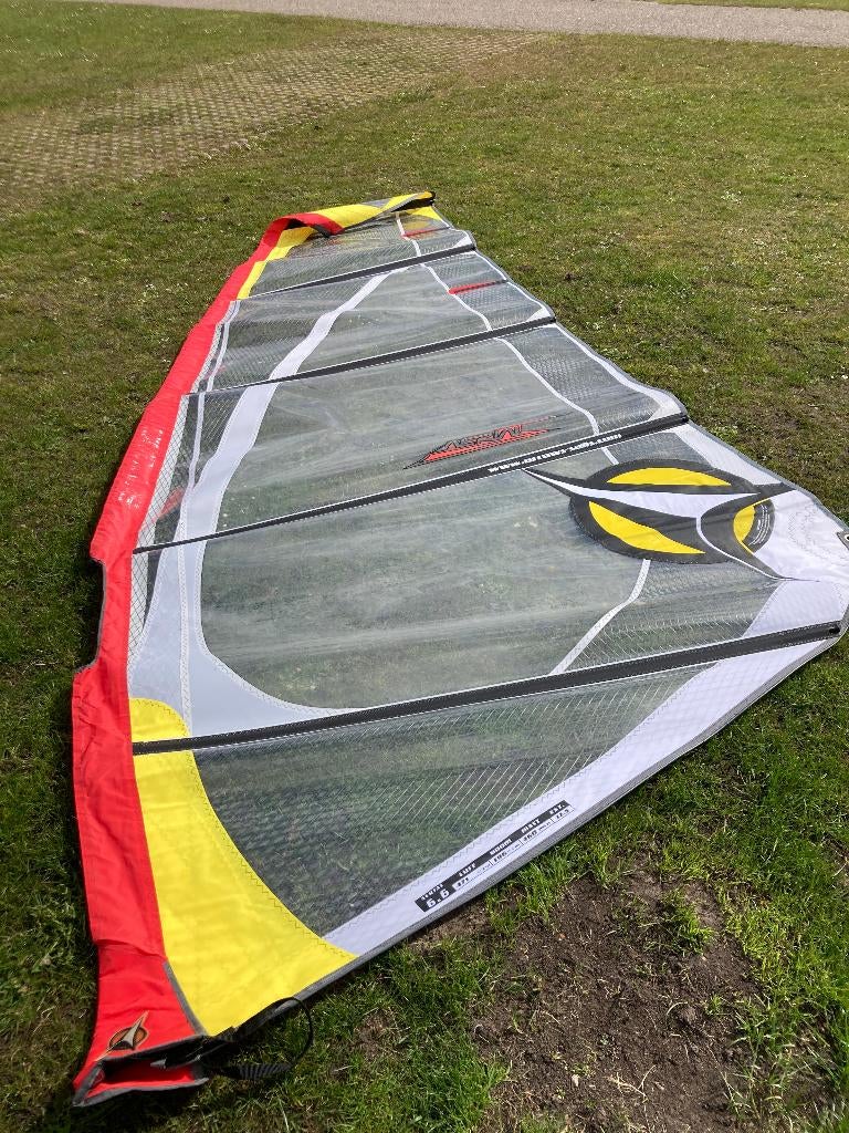 overjarige windsurfzeilen in goede staat, div. maten, Ophalen, Gebruikt, Zeil, Met draagtas