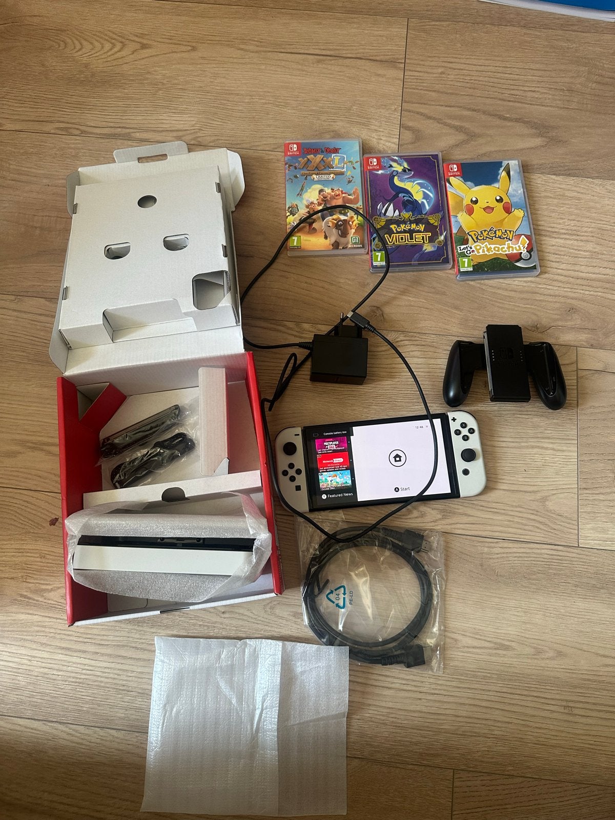 Nintendo Switch OLED met 3 games en extra hoes, Spelcomputers en Games, Spelcomputers | Nintendo Switch, Switch OLED, Met games