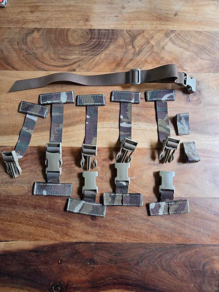 Lot koppel stukjes multitone, Ophalen of Verzenden, Landmacht, Nederland, Kleding of Schoenen