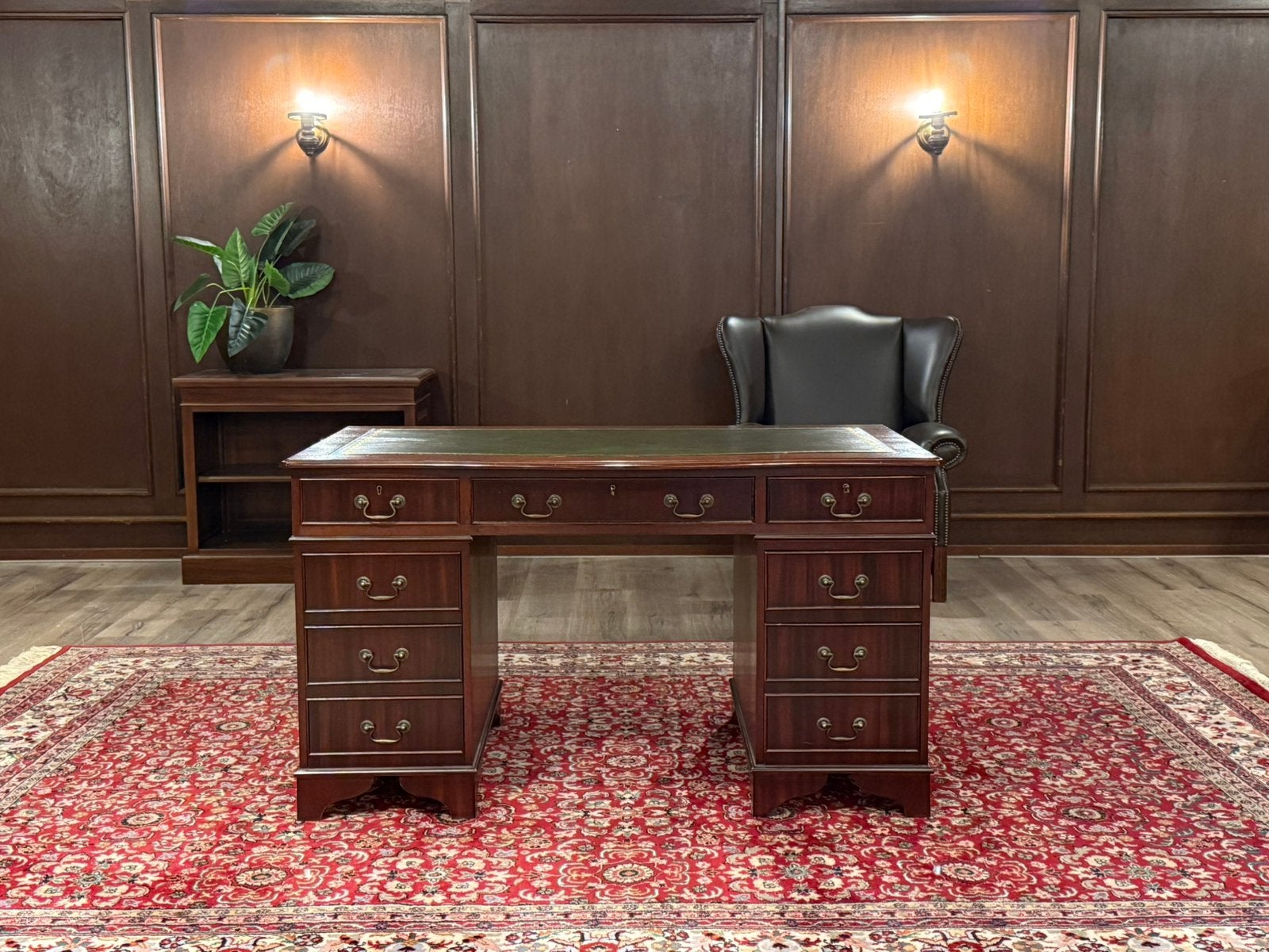 Klassiek Engels bureau #679.1, Huis en Inrichting, Bureaus, Overige typen, Hout, Bruin, Zo goed als nieuw