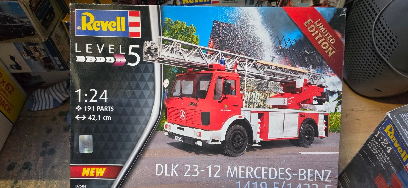 Revell DLK 23-12 Mercedes-Benz Brandweerwagen Modelbouw, Nieuw, Ophalen of Verzenden, Truck, 1:32 tot 1:50