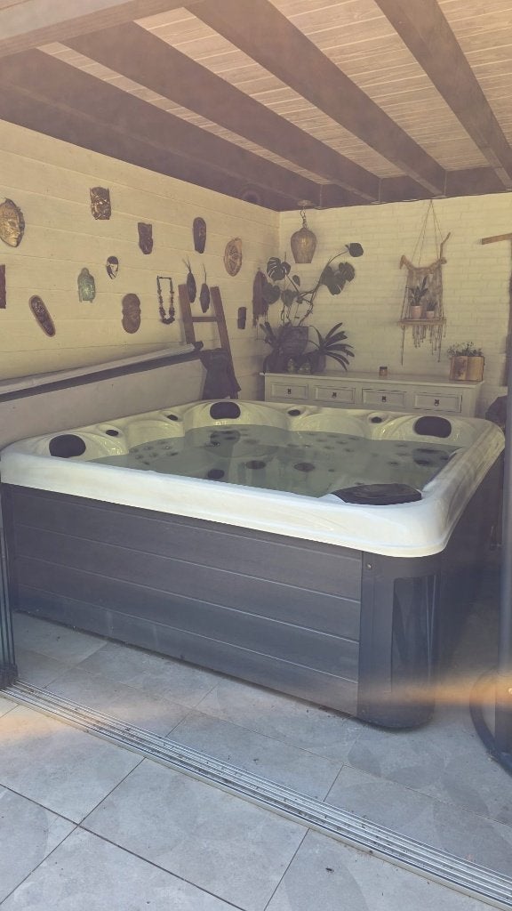 Spa Green Vision - 5 pers - 2 * ligstoel, Tuin en Terras, Bubbelbaden en Hottubs, Ophalen, Zo goed als nieuw, Trap, Vast
