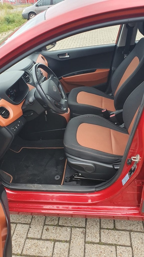 Foto 10 van Hyundai i10 1.0 5 DRS AUT 2014 Rood