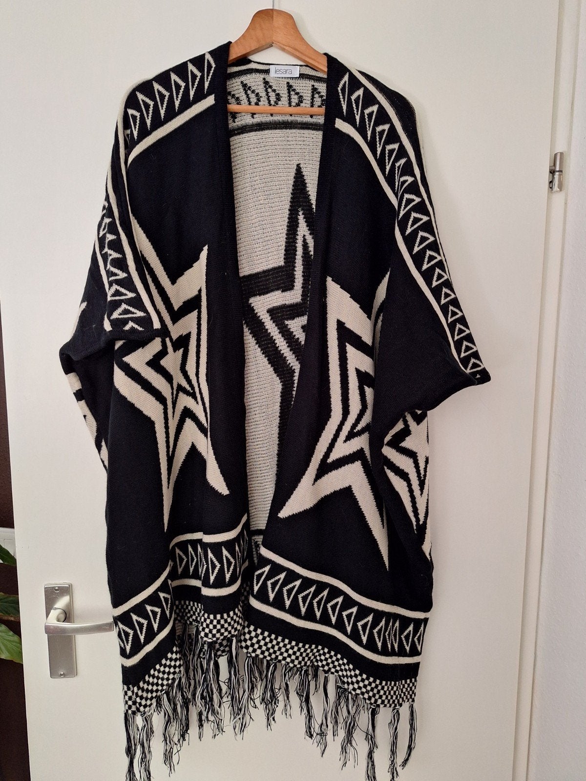 Lesara Poncho met Sterrenpatroon en Franjes, Maat 38/40 (M), Lesara, Zwart, Ophalen of Verzenden