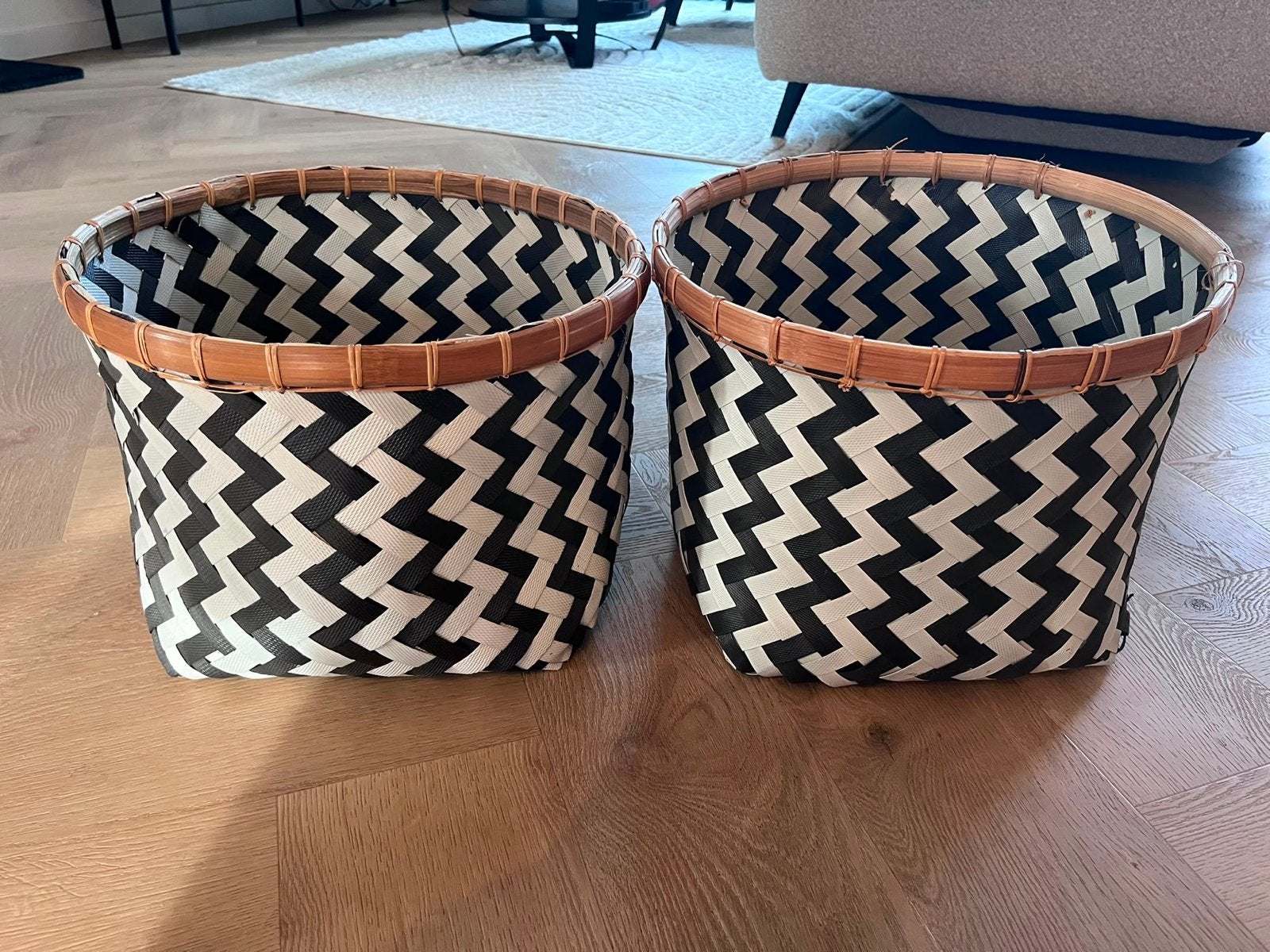Set van 2 zwart-witte manden met zigzagpatroon, Ophalen, Gevlochten, Mand, Rond