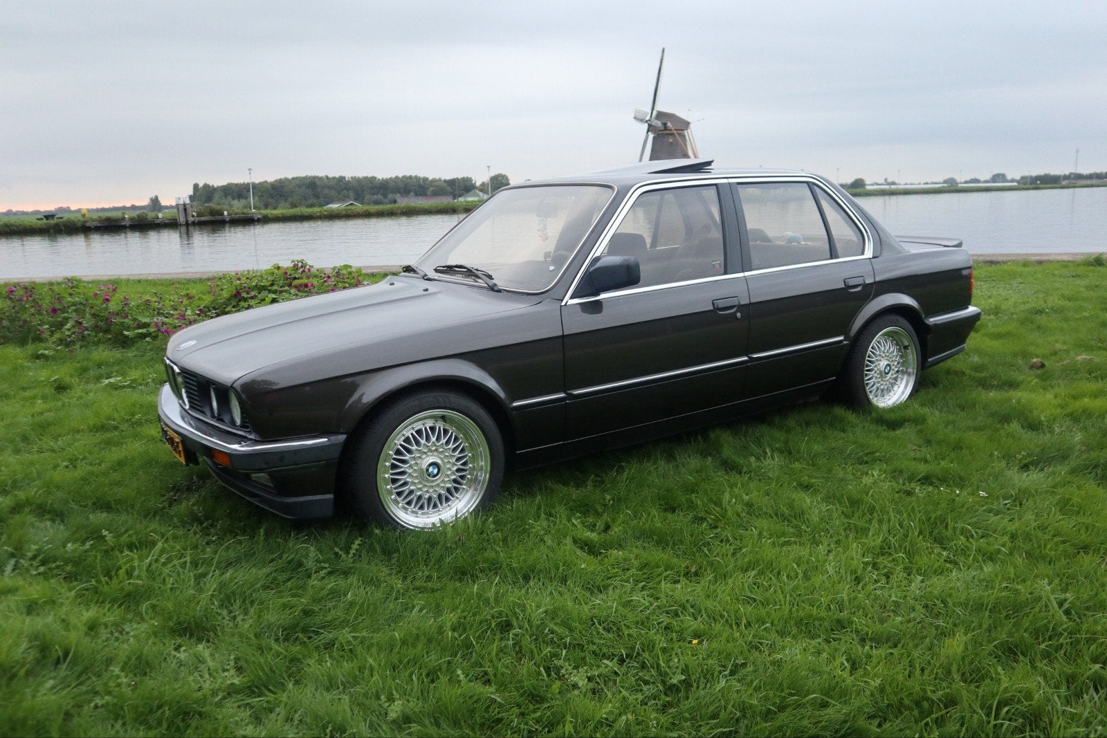 BMW E30 318i 1985 M-tech 1, Auto's, Bruin, Bruin, Handgeschakeld, Particulier