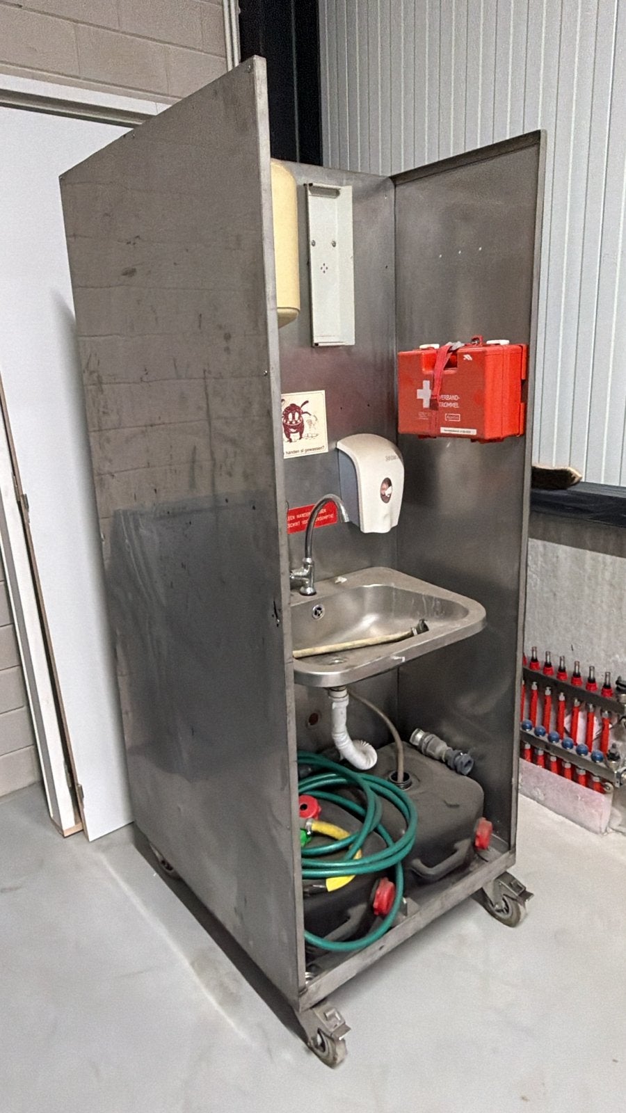 Mobiele RVS Wasunit met Boiler, Ophalen, Gebruikt, Wastafel