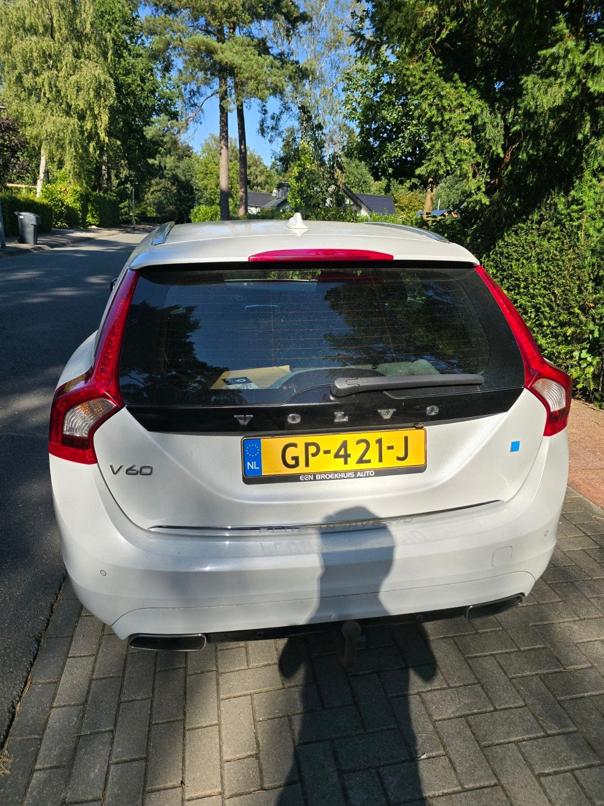 Volvo V60 D6 215pk Plug-in Hybrid 2015 Wit, Auto's, Automaat, 1849 kg, 1800 kg, Zwart
