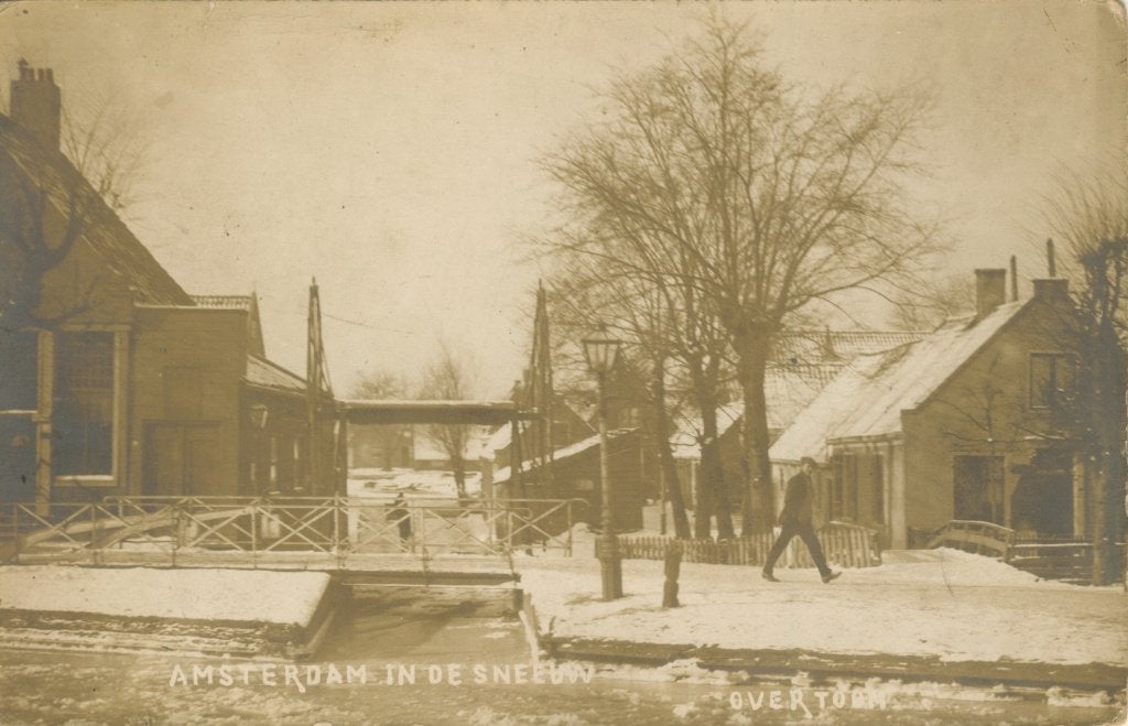 Fotokaart Amsterdam, in de sneeuw Overtoom., Ophalen of Verzenden, Voor 1920, Ongelopen, Noord-Holland