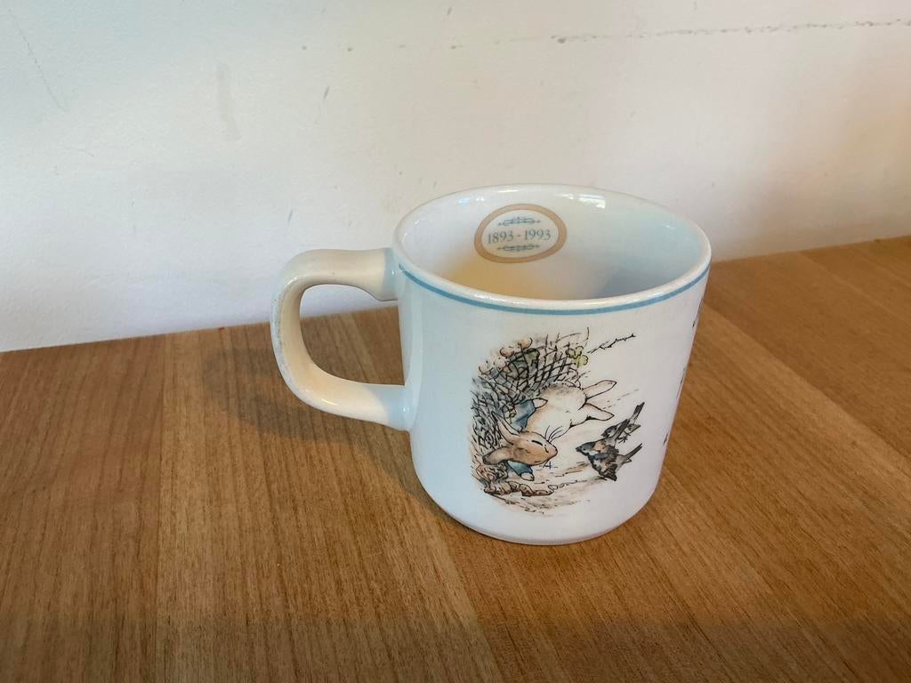 Mok - Beker - Peter Rabbit - jubileumbeker - Wedgwood, Ophalen of Verzenden, Zo goed als nieuw, Overige stijlen, Kop(pen) en/of Schotel(s)