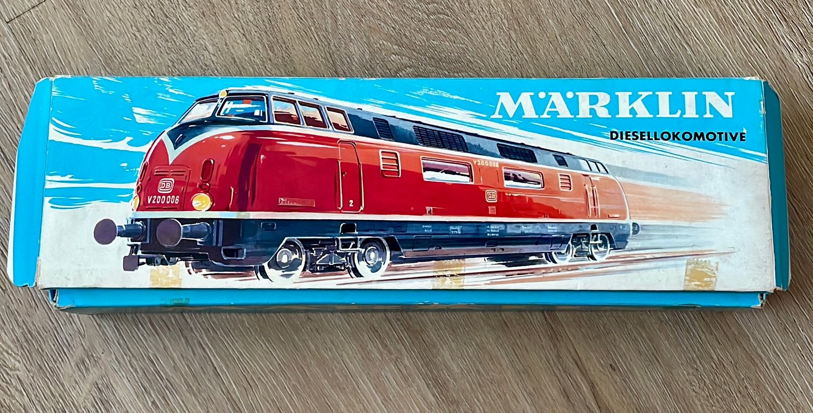 Märklin 3021 V200 dieselloc "Kofferbak" + origineel doosje, Wisselstroom, Gebruikt, Rails, Ophalen of Verzenden