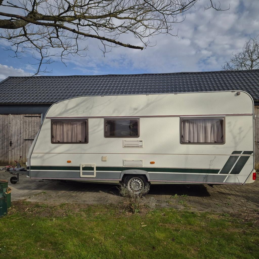 Chateau Calista 490, Caravans en Kamperen, Chateau, Rondzit, Frans bed, Particulier