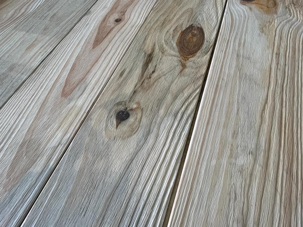 Grenen vloer / wand planken 21x135 , 2m45 lang Geborsteld