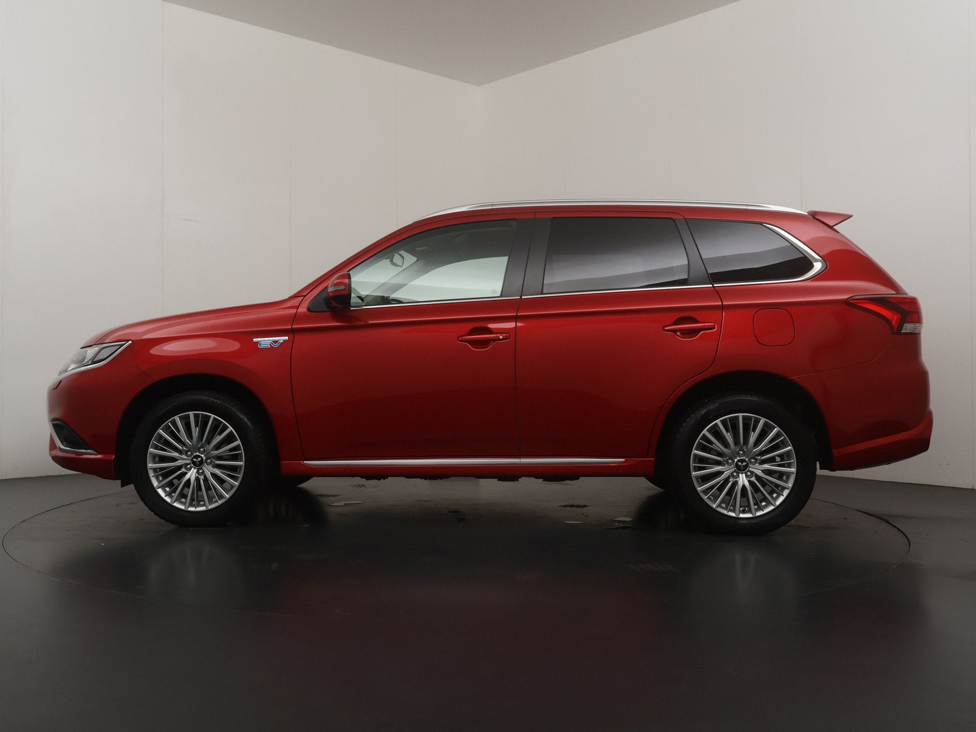 Mitsubishi Outlander 2.4 PHEV Pure+ - Trekhaak - 1500 KG Tre, Auto's, Automaat, Dealer onderhouden, 4 cilinders, 120 €/maand