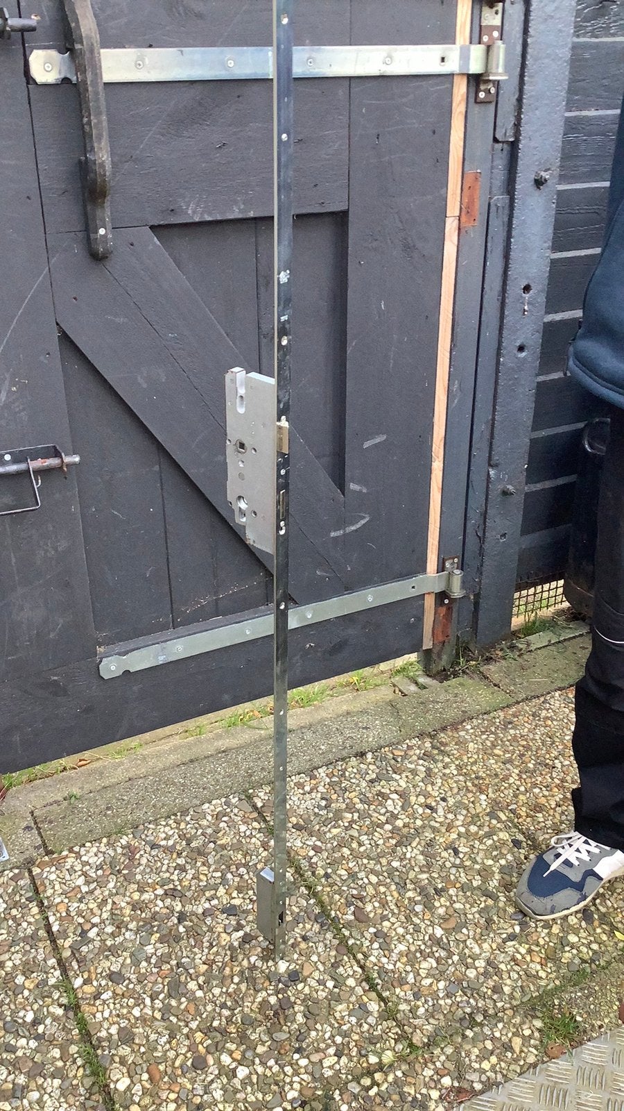 Drie punt sluiting, Doe-het-zelf en Verbouw, Hang- en Sluitwerk, Ophalen, Zo goed als nieuw, Rvs, Slot
