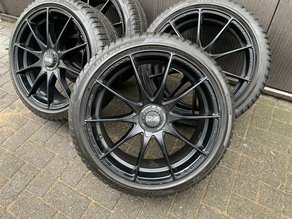 18 inch OZ Racing Formula HLT velgen met Pirelli banden!, Niet ingevuld, 18 inch, Banden en Velgen, Niet ingevuld