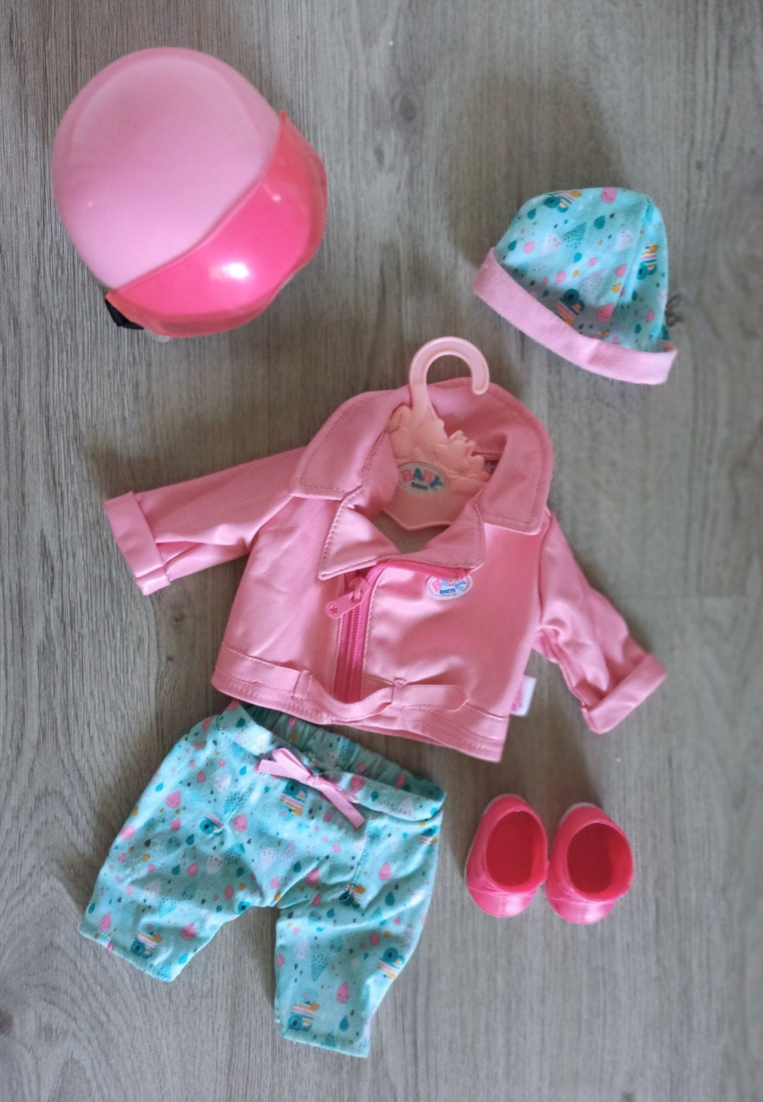 Baby Born poppenkleding set met helm en schoentjes, Ophalen of Verzenden, Zo goed als nieuw, Babypop