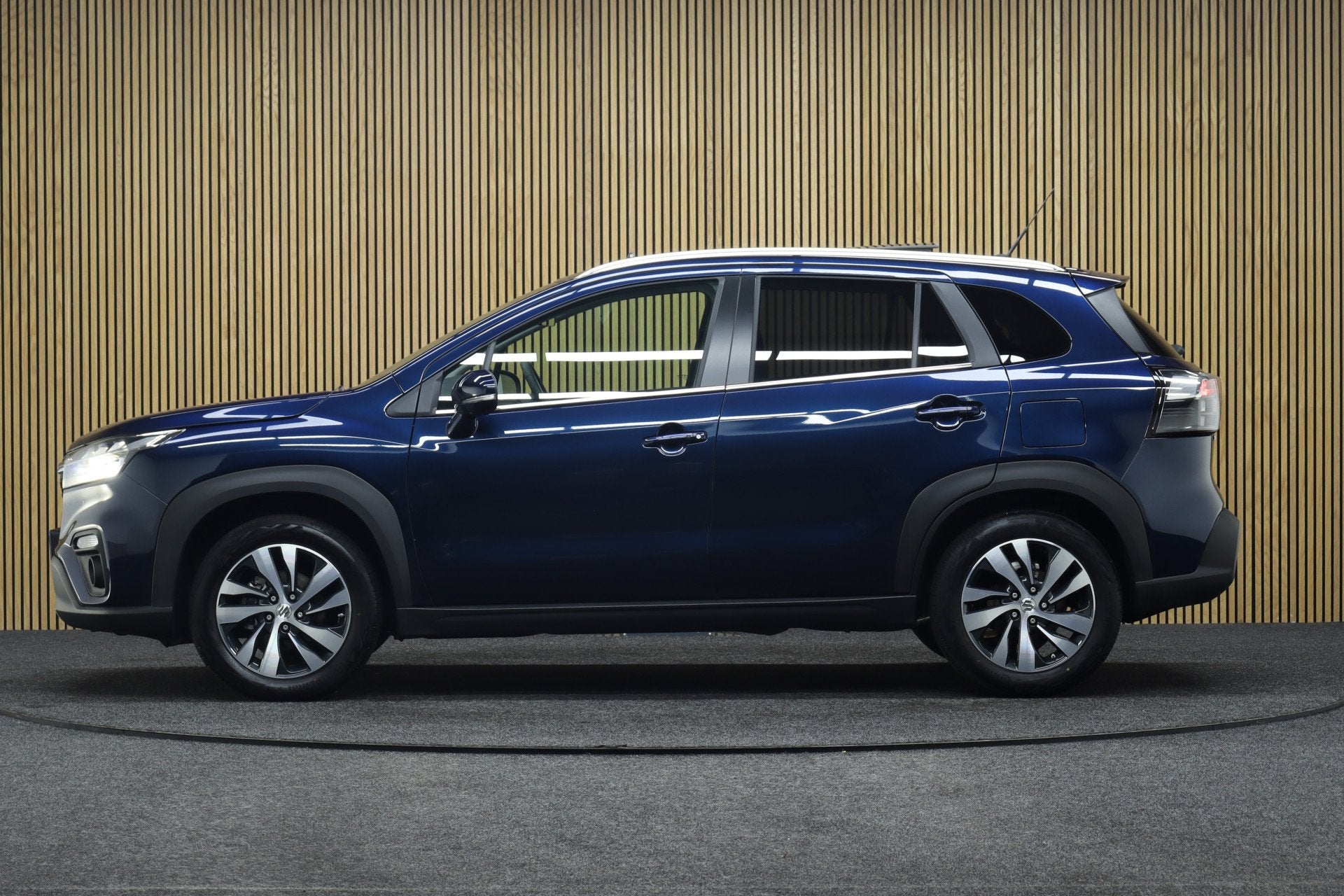 Suzuki S-Cross 1.4 Boosterjet 130PK Style Smart Hybrid | Pan, Auto's, Dealer onderhouden, Gebruikt, Zwart, 4 cilinders