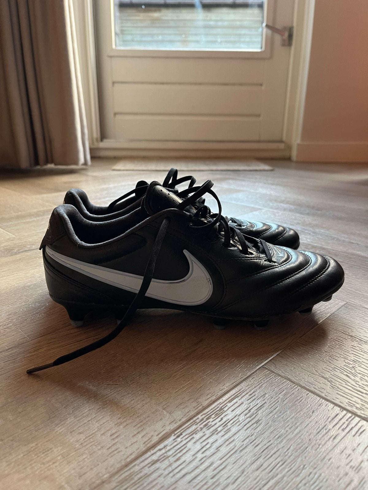 Nike Tiempo Ligera voetbalschoenen (zo goed als nieuw), Ophalen, Zo goed als nieuw, Schoenen