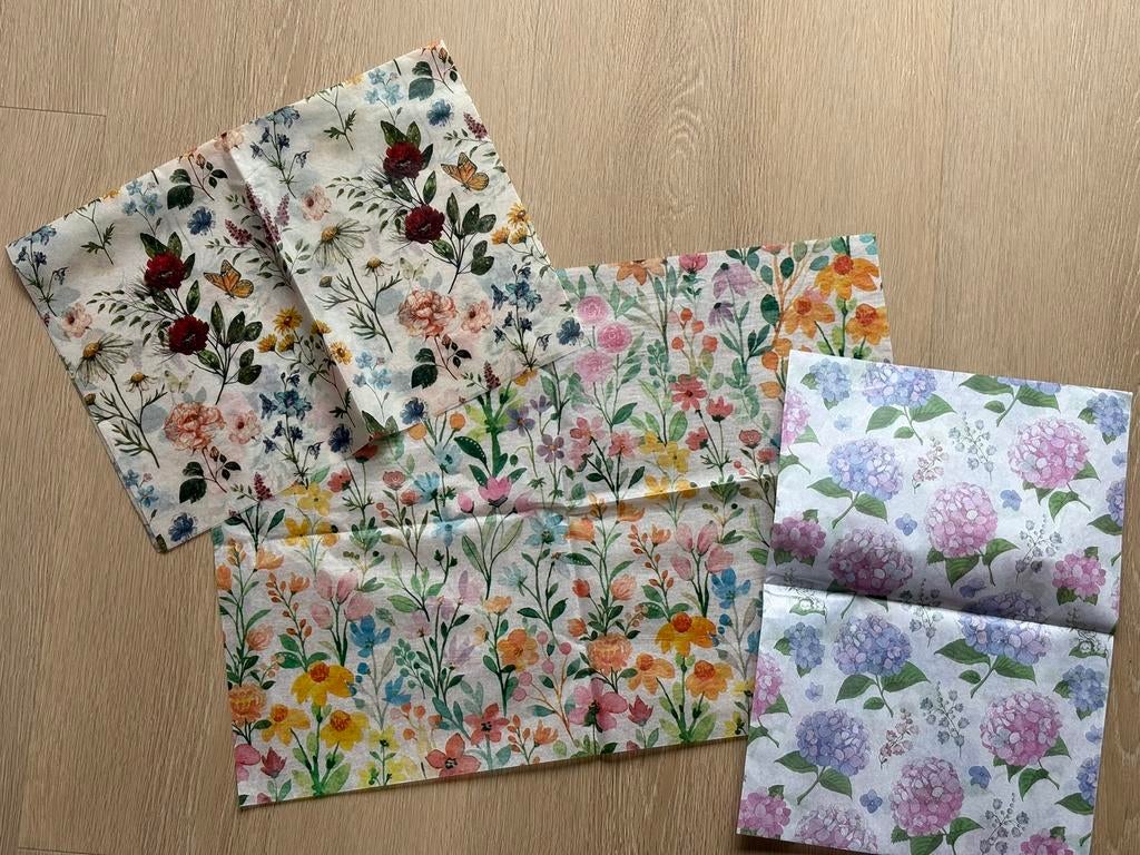 3 royale vellen (50x35 cm) prachtig gebloemd vloeipapier, Ophalen of Verzenden, Nieuw, Papier of Karton