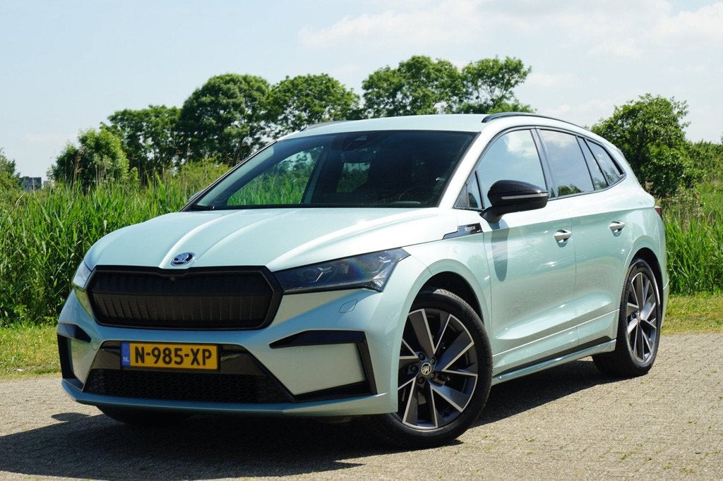 Skoda Enyaq iV 60 Sportline - Arctic Silver - Sport Plus - S, Automaat, Achterwielaandrijving, Gebruikt, 1865 kg