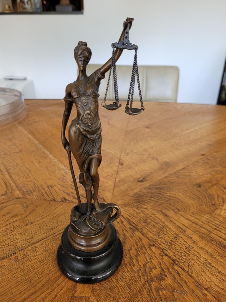 Vrouwe Justitia Bronzen Beeld - Rechtvaardigheid, Gepatineerd, Ophalen of Verzenden, Brons, 20 - 50 cm