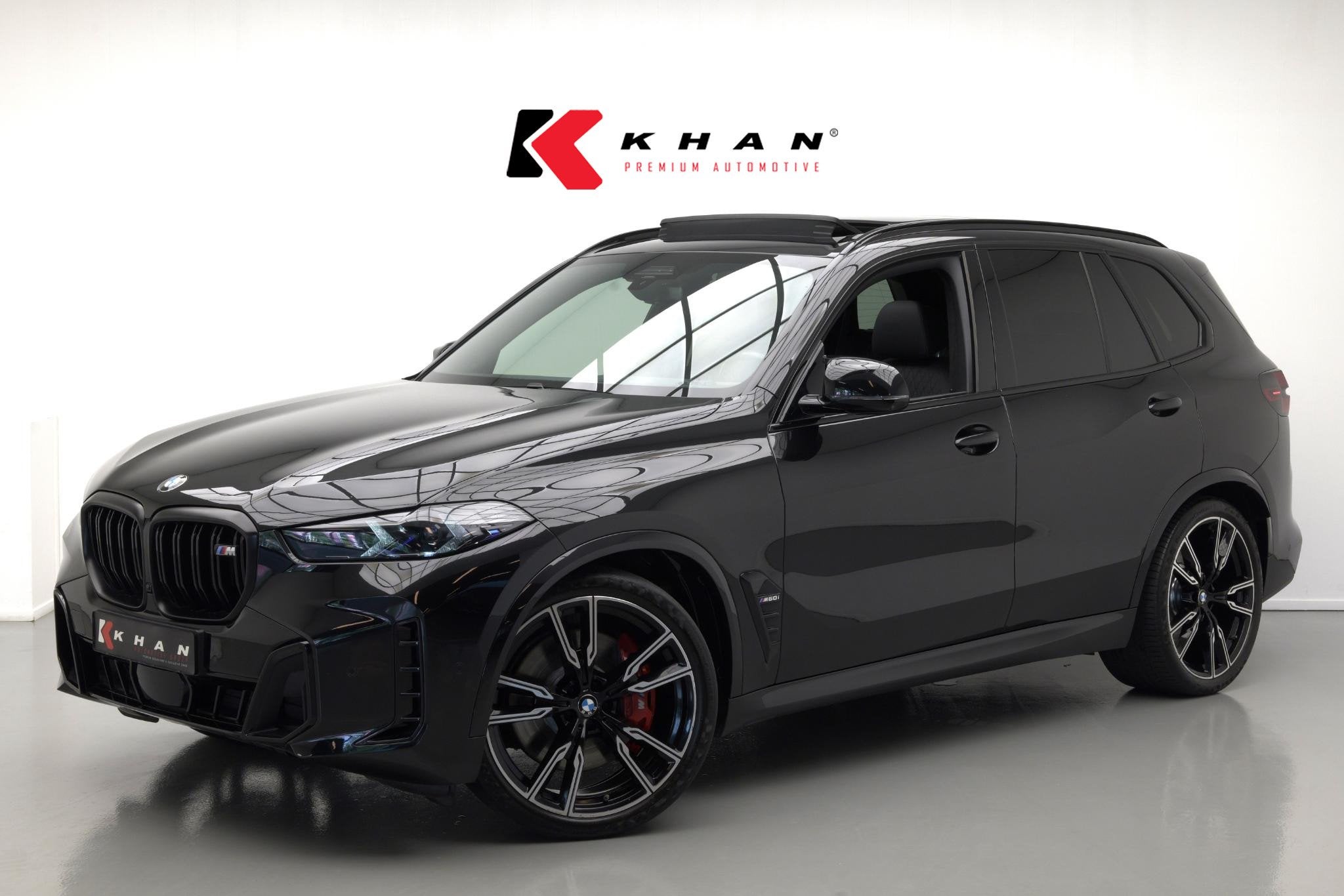 BMW X5 M60i xDrive |Pano|SkyLounge|Carbon|Massage|, Auto's, Automaat, Gebruikt, Alcantara, Zwart
