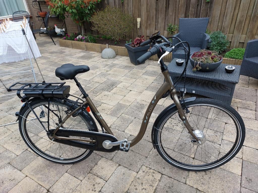 1 mooie beige elektrische dames fiets lage instap, Versnellingen, Zo goed als nieuw, Minder dan 47 cm, Ophalen