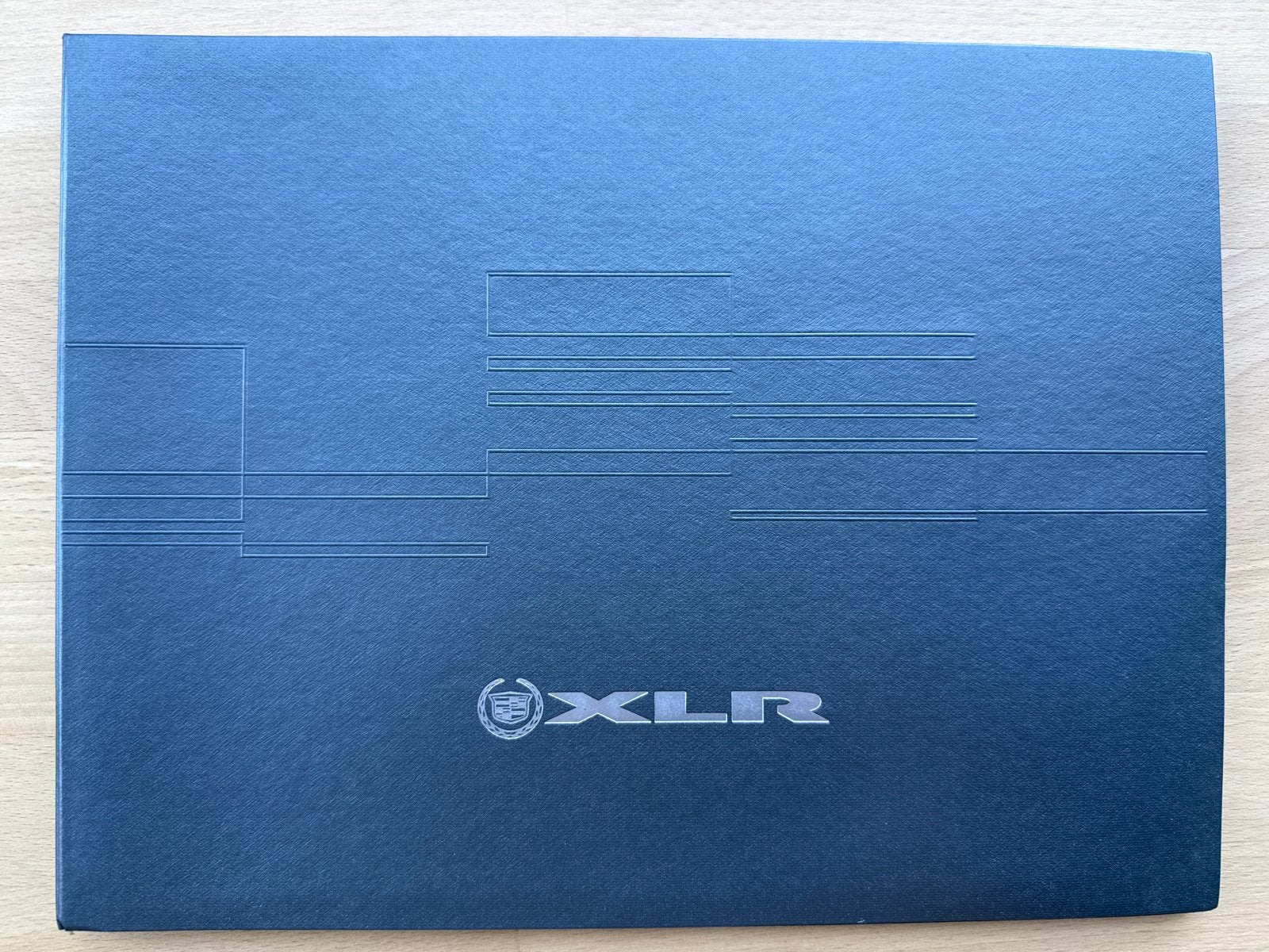 Salesmap Cadillac XLR 2004 - Harde kaft met ringband en CD, Ophalen of Verzenden, Zo goed als nieuw, Overige merken