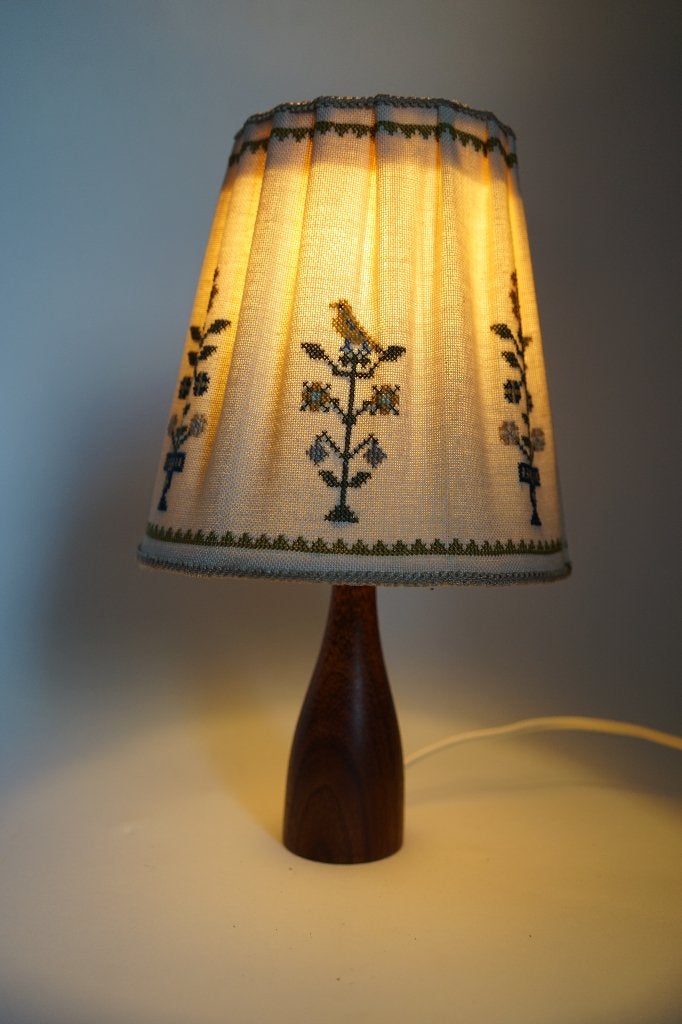 Vintage Teak tafellamp jaren '50 geborduurde stoffen kap, Huis en Inrichting, Gebruikt, Overige merken, Vintage, Meerkleurig