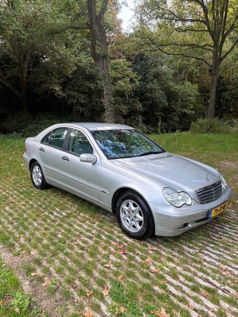 Mercedes C180 Kompressor Automaat | 79.630 km | Youngtimer, Auto's, Automaat, 1796 cc, Grijs, Particulier