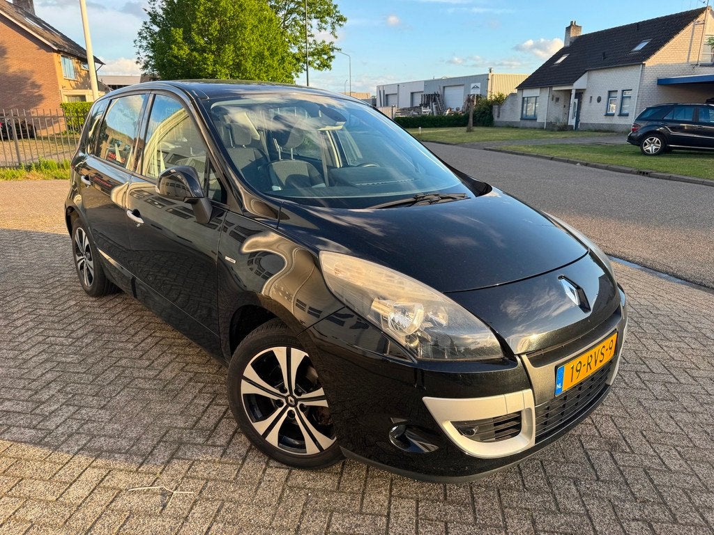 Renault Scénic 2.0 Bose AUTOMAAT,Trkhaak, Navigatie, Euro 5, 4 cilinders, Zwart, Origineel Nederlands