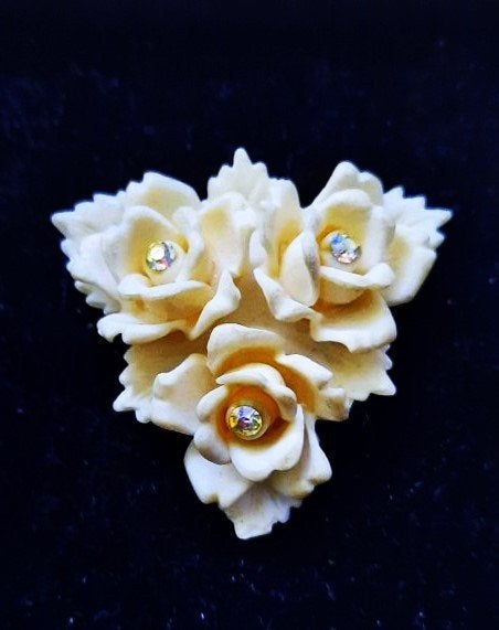 Vintage celluloid Rozenbroche W. Germany  Ivorig wit met AB, Ophalen, Gebruikt, Wit, Overige materialen