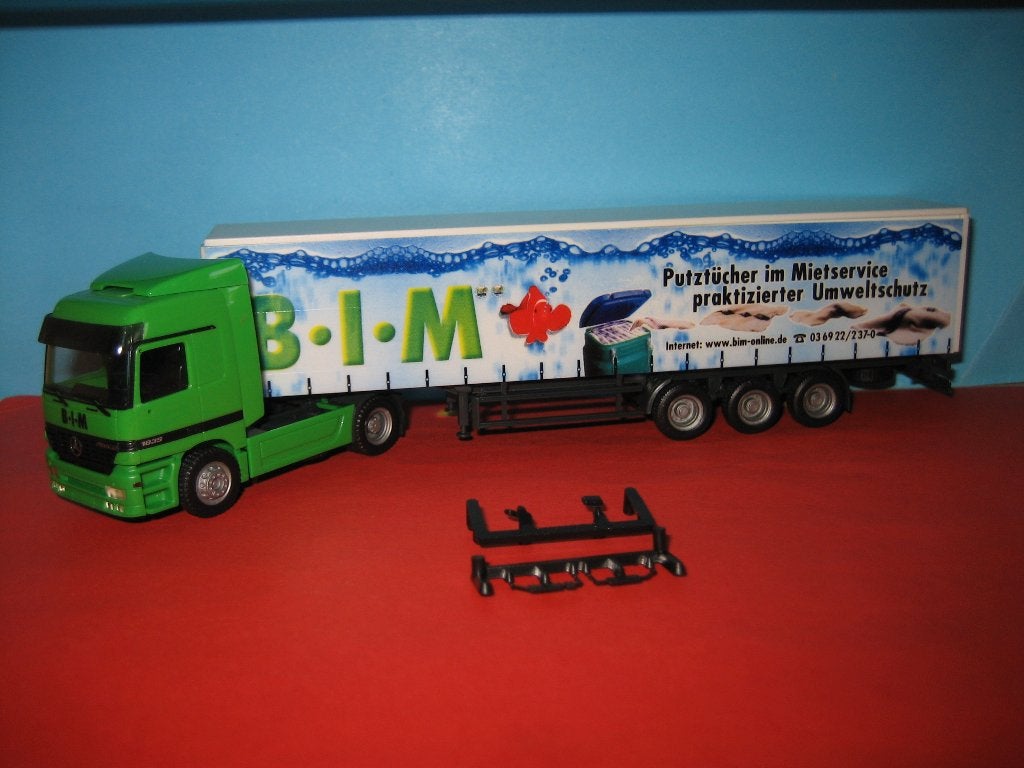 BIM  MERCEDES 1835  met oplegger  Herpa, Ophalen of Verzenden, Zo goed als nieuw, Bus of Vrachtwagen, Herpa