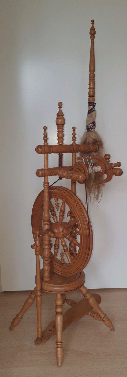 Mooi klassiek houten spinnewiel, Ophalen of Verzenden, Spinnewiel