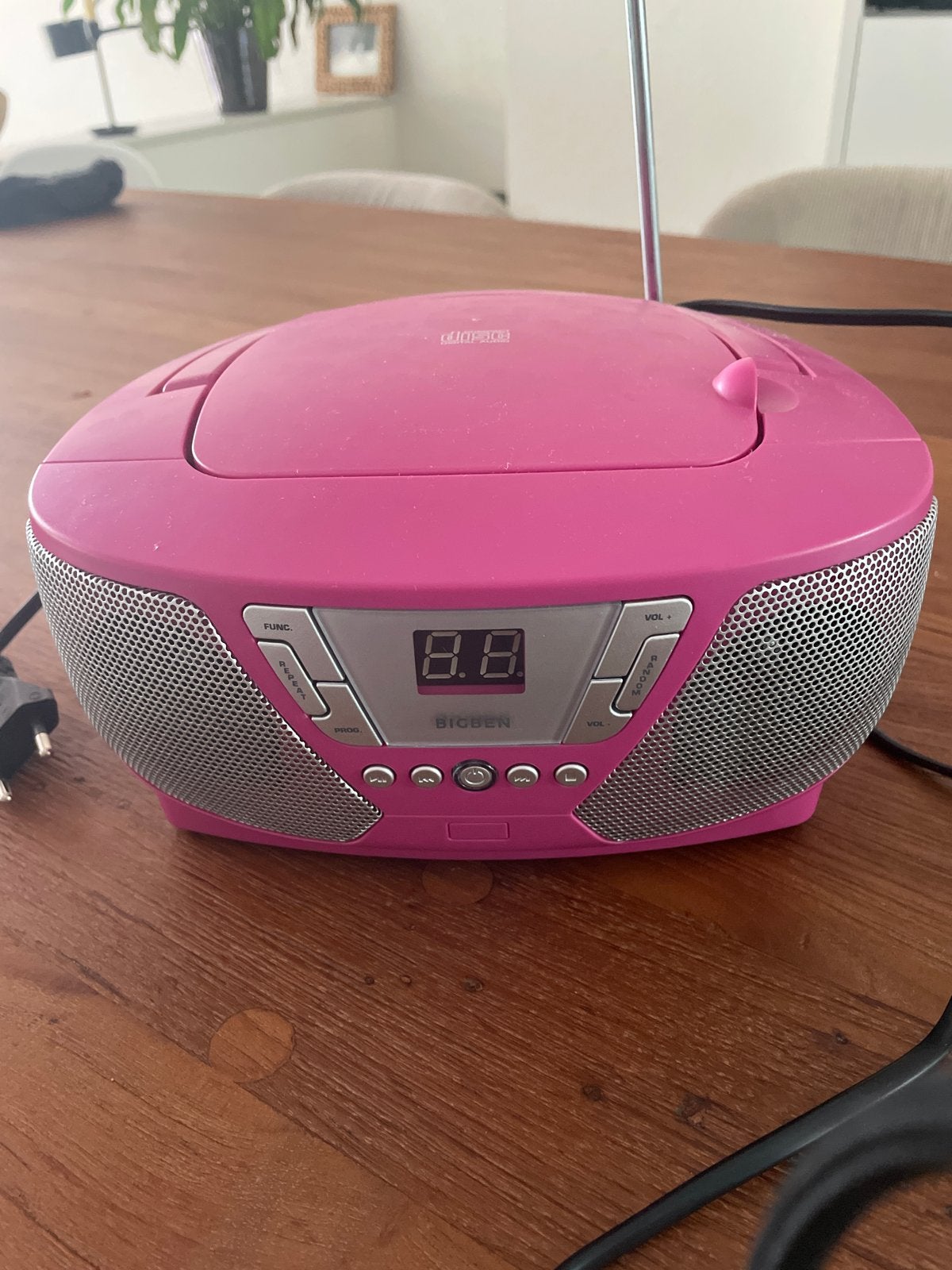 Roze Bigben Radio/CD-speler - Draagbaar en Compact, Ophalen, Gebruikt, Radio, Met cd-speler