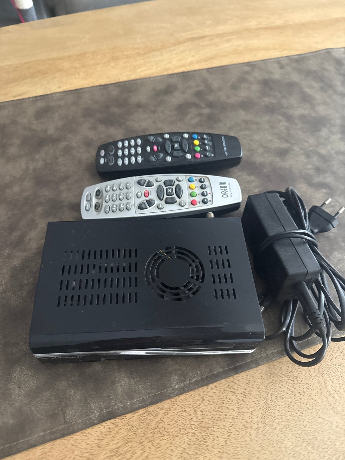 Dreambox DM500 HD ontvanger met afstandsbedieningen, Ophalen of Verzenden, Gebruikt, Decoder