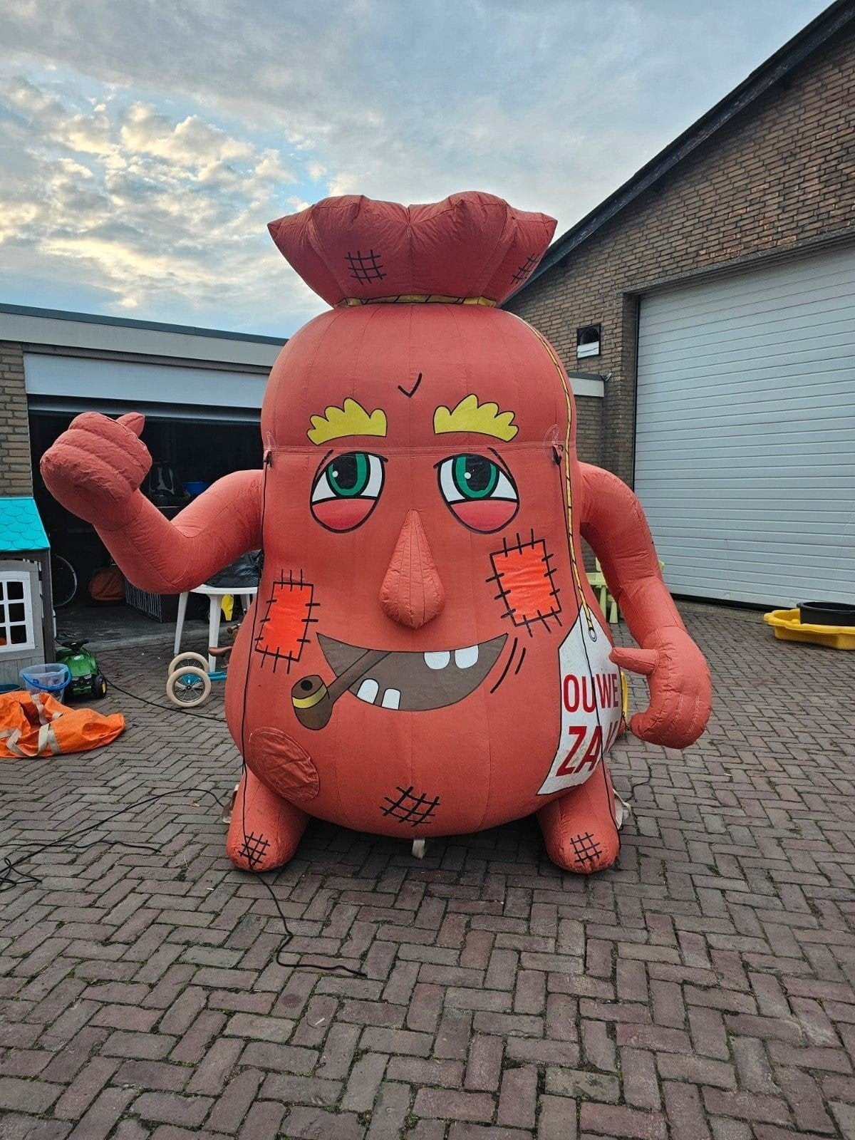 Opblaasbare Ouwe Zak Abraham met blower en transportzak, Ophalen, Zo goed als nieuw