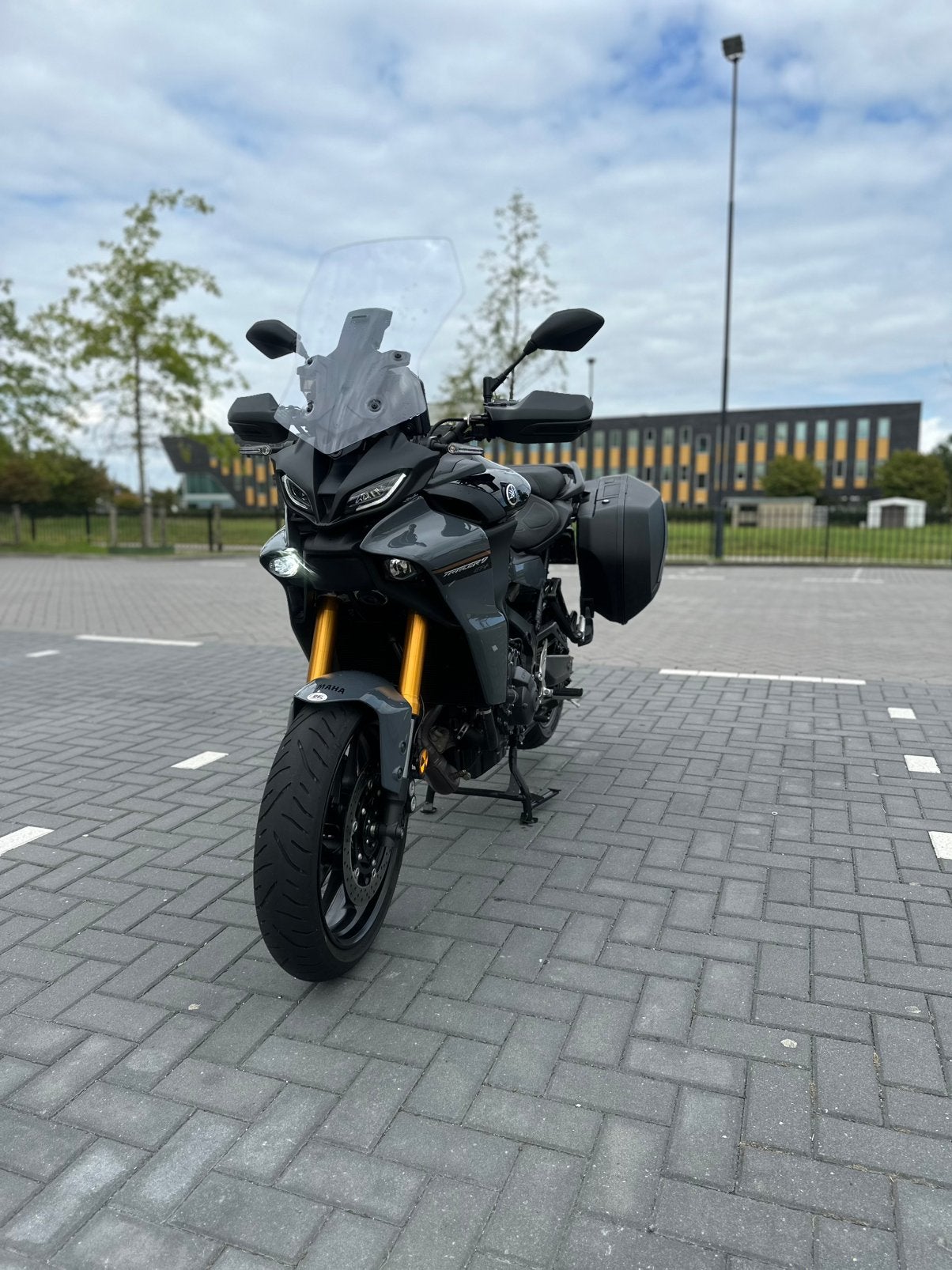 Yamaha Tracer 9 GT+ met dealergarantie en kettingsmeersystee, Motoren, Handvatverwarming, Motorrijbewijs A, 3 cilinders, Particulier