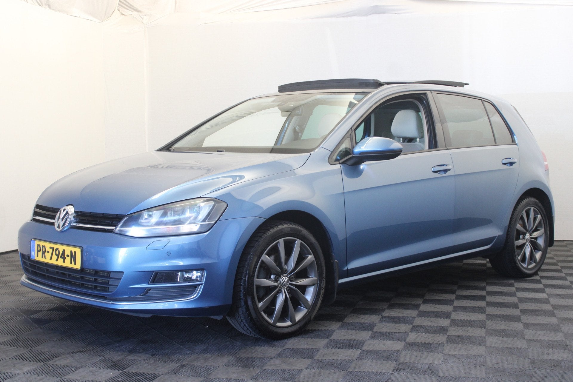 Volkswagen Golf 1.4 TSI ACT Highline |Pano|Stoelverw.|, Euro 5, Stof, Gebruikt, Beige